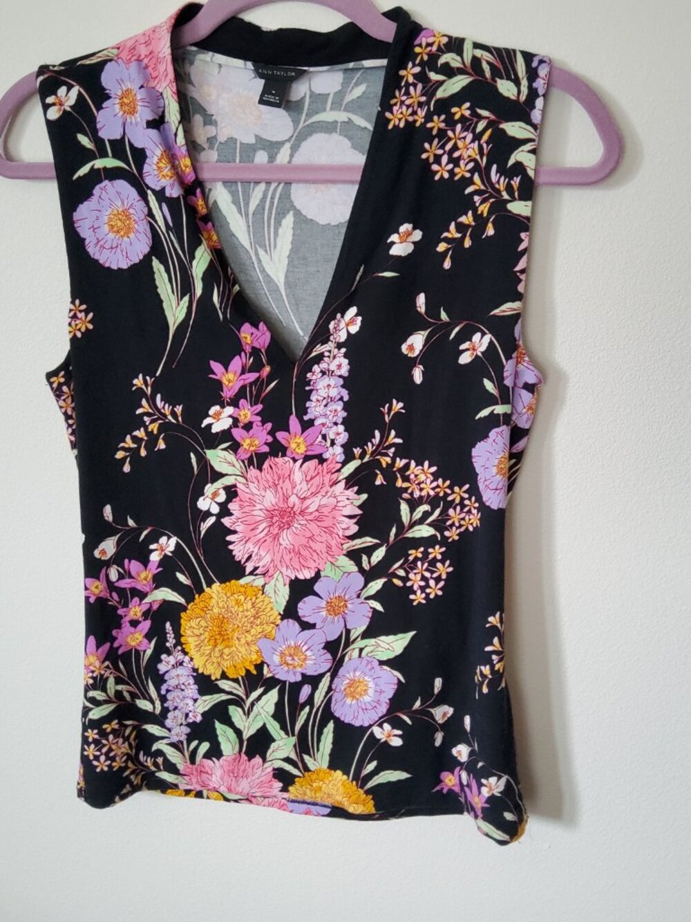 Ann Taylor floral Tank top size M